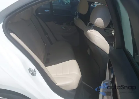 2016 Mercedes-Benz C 300 Luxury/Sport из США, поврежденный, VIN WDDWF4JB7GR111740